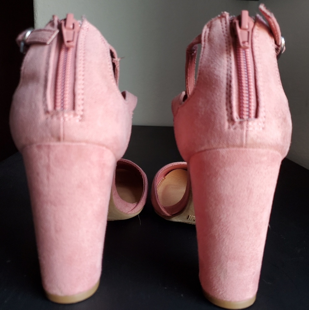 Pink heels - Picture 3 of 4